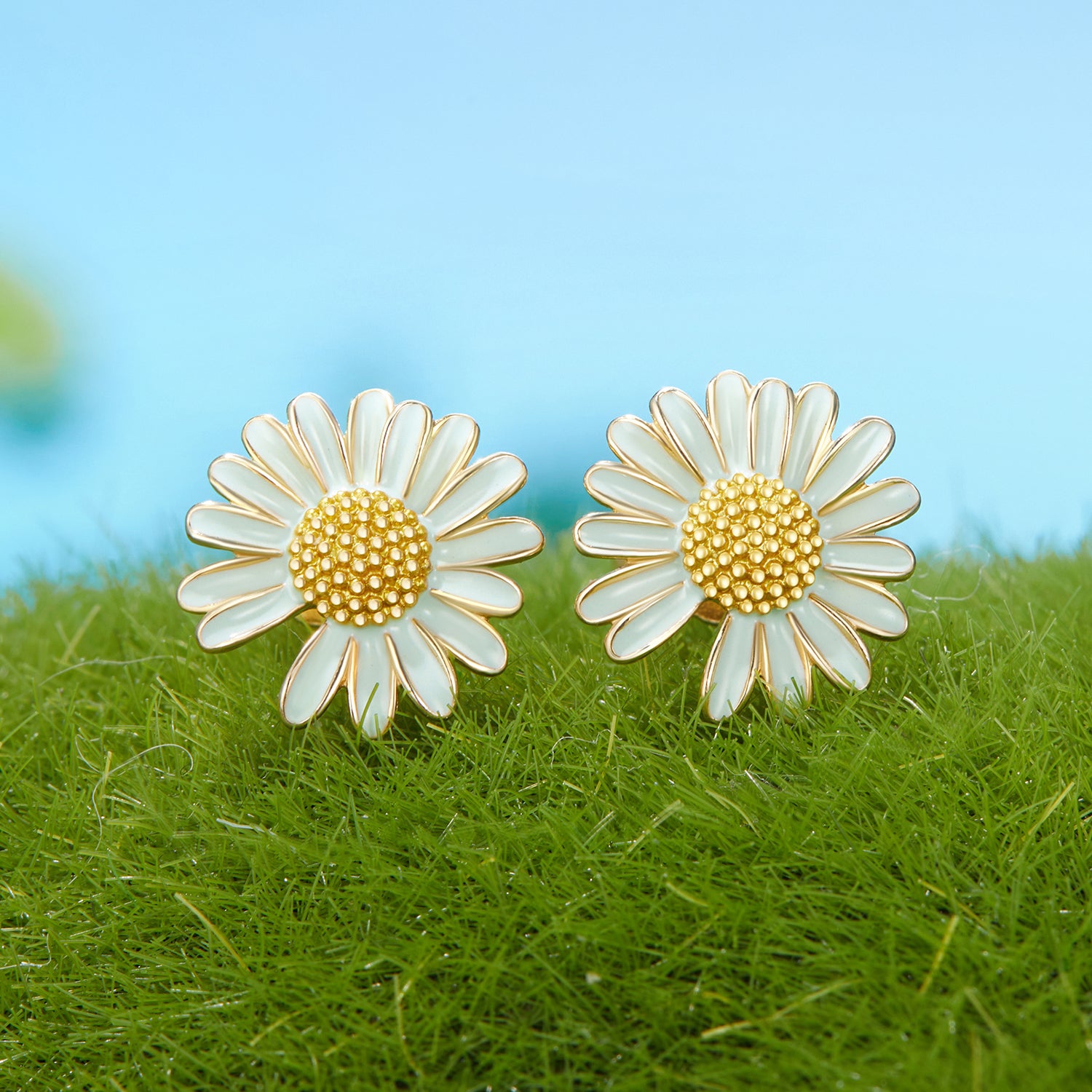 Sylvory 925 Sterling Silver Petite Daisy Studs